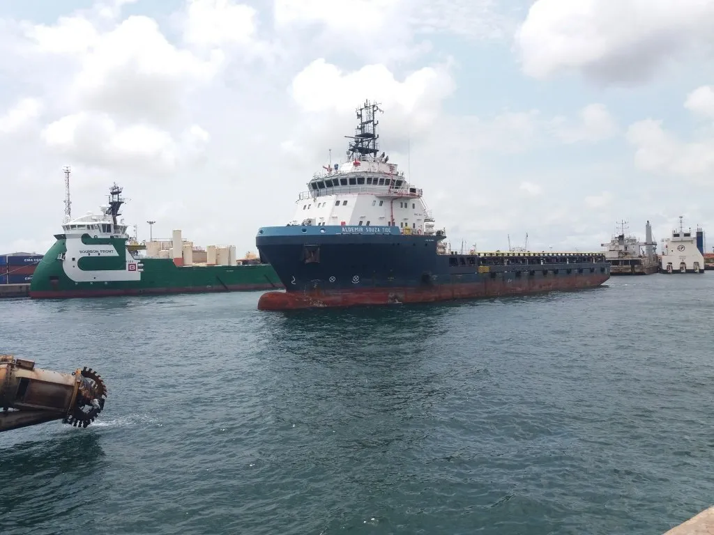 Vessel movement coordination