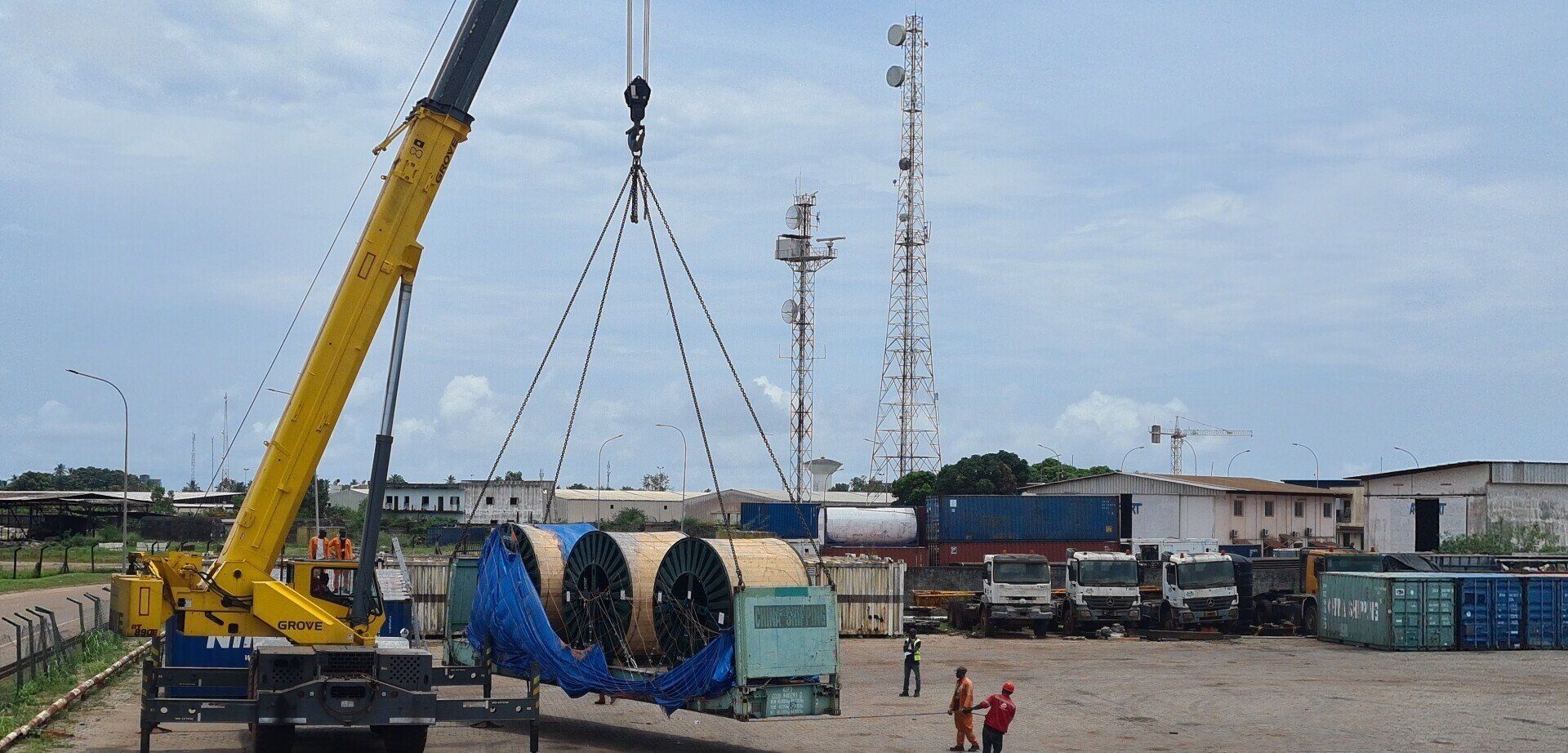 Crane handling cargo reels